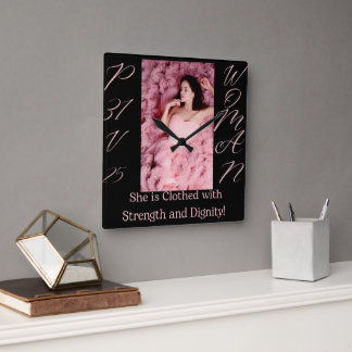 Sprichwörter 31 Woman Black & Pink Square Wall Uhr