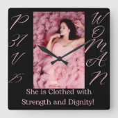 Sprichwörter 31 Woman Black & Pink Square Wall Uhr (Vorderseite)