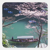 Spring Boating in Arashiyama Quadratischer Aufkleber (Vorderseite)