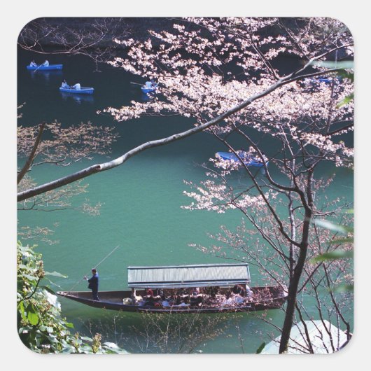 Spring Boating in Arashiyama Quadratischer Aufkleber (Vorderseite)
