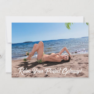 Spring Break Girl Lying on Sandy Beach Feiertagskarte