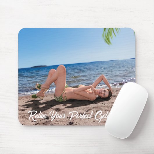 Spring Break Girl Lying on Sandy Beach Mousepad (Mit Mouse)