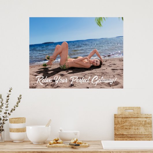 Spring Break Girl Lying on Sandy Beach Poster (Küche)