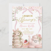 Spring Bunny Tea Baby Is Brewing Baby Shower Einladung (Vorderseite)