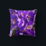 SPRING CROCUS KISSEN<br><div class="desc">A photographic design of beautiful spring crocuses.</div>