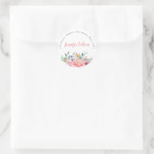 Spring Dusty Pink Floral Bouquet Personalisierter Runder Aufkleber (Tasche)