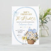 Spring Floral Blue Coquette Daisy Bridal Shower Einladung (Stehend Vorderseite)