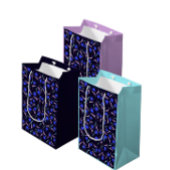 Spring Floral Pattern Dark Blue Mittlere Geschenktüte