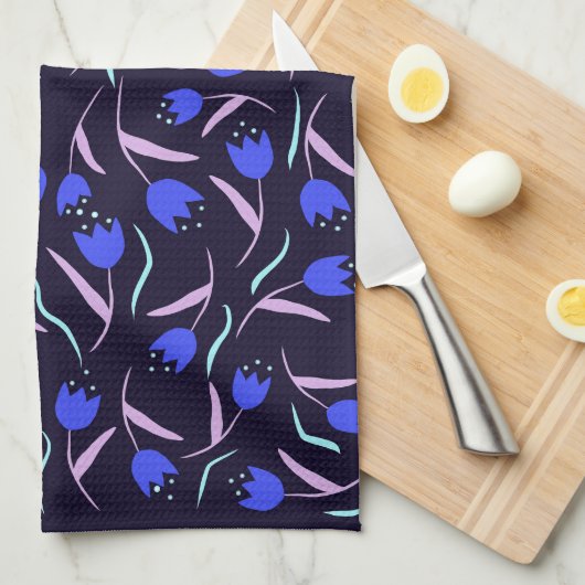 Spring Floral Pattern on Dark Blue Background Geschirrtuch (Viertel Falte)