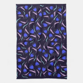 Spring Floral Pattern on Dark Blue Background Geschirrtuch (Vertikal)