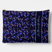 Spring Floral Pattern on Dark Blue Background Zubehörtasche (Vorderseite)