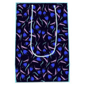 Spring Floral Pattern Turquoise Mittlere Geschenktüte (Rückseite)