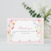 Spring Floral Pink Gingham Baby Shower Dankeskarte (Stehend Vorderseite)