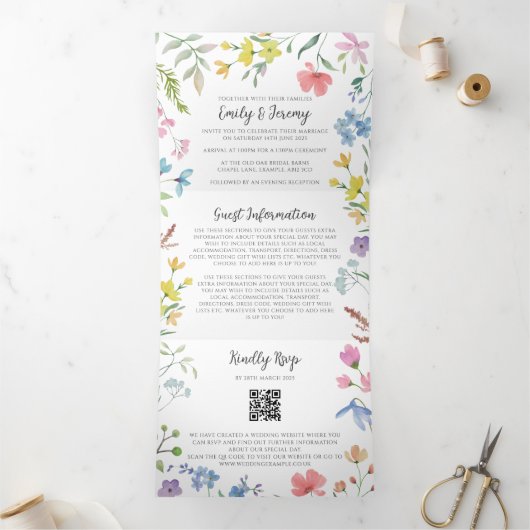 Spring Florals Trifold Wedding Einladung (Innenseite)