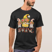 Spring Flower Love with Beautiful Funny Gnomes in T-Shirt (Vorderseite)