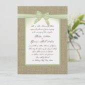 Spring Green Burlap und Bow Country Wedding Einladung (Stehend Vorderseite)
