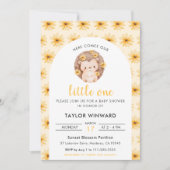 Spring Hedgehog and Daisy Baby Shower Einladung (Vorderseite)