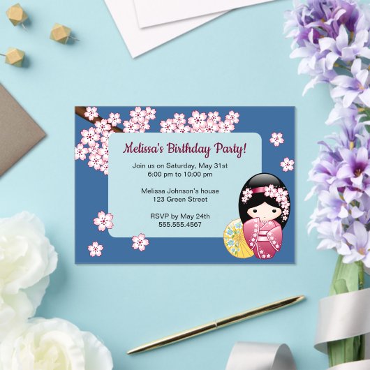 Spring Kokeshi Blue Transparentes Fenster Geburtst Acryleinladungen (In Situ (Hochzeit))