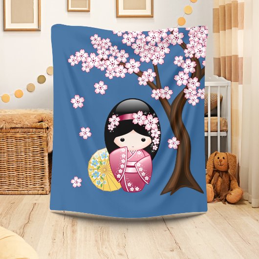 Spring Kokeshi Doll - Niedliches japanisches Geish Fleecedecke