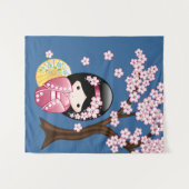 Spring Kokeshi Doll - Niedliches japanisches Geish Wandteppich (Vorderseite (Horizontal))