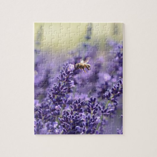 Spring Lavendel mit Lila Bienen Puzzle (Vertikal)