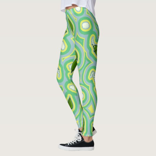 Spring Lily Muster in Sky Blue, Butter Yellow und Leggings (Links)