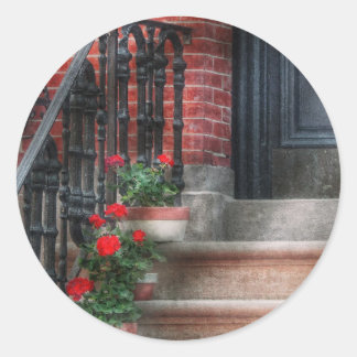 Spring - Porch - Hoboken, NJ - Geranija auf Treppe Runder Aufkleber