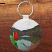 Spring Red Tulip at Lake Arrowhead Schlüsselanhänger (Vorderseite)