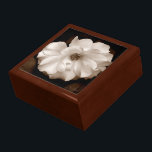 "Spring Sepia Rose" Keepake Box Erinnerungskiste<br><div class="desc">Diese hübsche "Spring Sepia Rose Keepake Box" ist ein klassisches,  elegantes Geschenk für jeden Anlass. Ideal zum behalt oder Präsentation dieses speziellen Schmuckstücks oder als Geschenk für sich.</div>