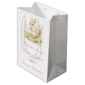 Spring Squirrel Baby Dusche Mittlere Geschenktüte (Rückseite Schrägansicht)