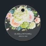 Spring Watercolor Florals Geschenkanhänger<br><div class="desc">Schöne Aquarelltöne von weißen und grünen Hydrangeas mit rosa und cremefarbenen Rose,  Gänseblüten,  kleinen Blüten und Blätter kreieren diese Lieblingsmarken mit ihren Details in schicken Schriftzeichen auf dunklem Hintergrund. PASSENDE Artikel in unserem Geschäft.</div>