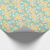 Spring Yellow Flowers on Green Geschenkpapier (Ecke)
