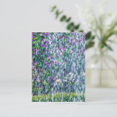 Springbrunnen und lila Blume Postkarte (Stehend Vorderseite)