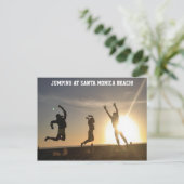 Springen am Strand von Santa Monica Postkarte (Stehend Vorderseite)