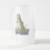 Springen des Forellenbarschs Mattglas Bierglas (Vorderseite Links)