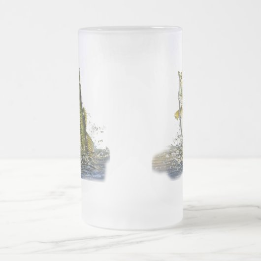 Springen des Forellenbarschs Mattglas Bierglas (Mittel)