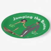 Springen im Raum Pappteller (Schrägansicht)