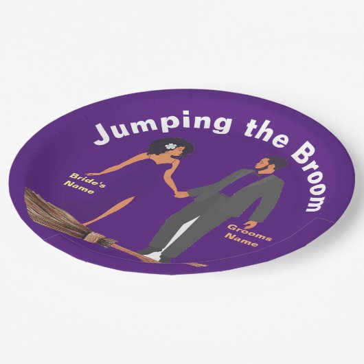 Springen im Raum Pappteller (Schrägansicht)