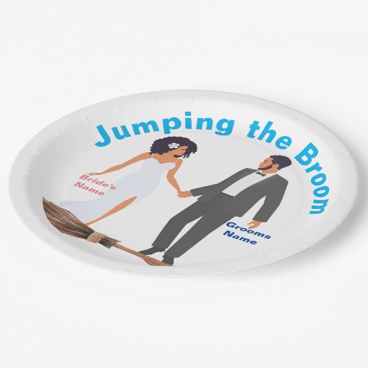 Springen im Raum Pappteller (Schrägansicht)