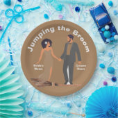 Springen im Raum Pappteller (Party)