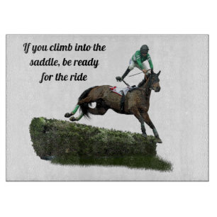 Springen von Horse Jockey im Grünen Cutting Board Schneidebrett
