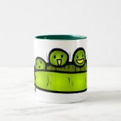 Springende Erbsen-Gekritzel-Kunst-Tasse Zweifarbige Tasse (Mittel)