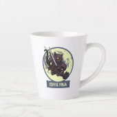 Springende schwarze Katzen-Ninja-Alternative-Tier- Milchtasse (Rechts)