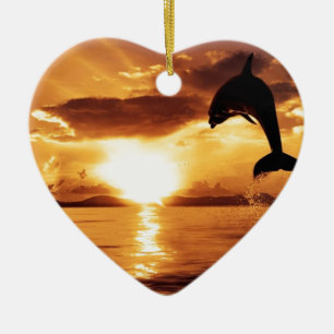 springender Delphin mit schönem Sonnenuntergang Keramikornament