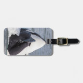 Springender Orca-Wal Gepäckanhänger (Vorderseite horizontal)