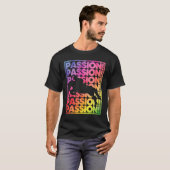 Springendes Pferd mit farbenfrohen Mädchen Reitspo T-Shirt (Vorne ganz)