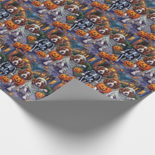 Springer Spaniel Dogs In Halloween Costumes Geschenkpapier (Ecke)