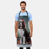 Springer Spaniel Hund in Schneeweihen Schürze (Getragen)