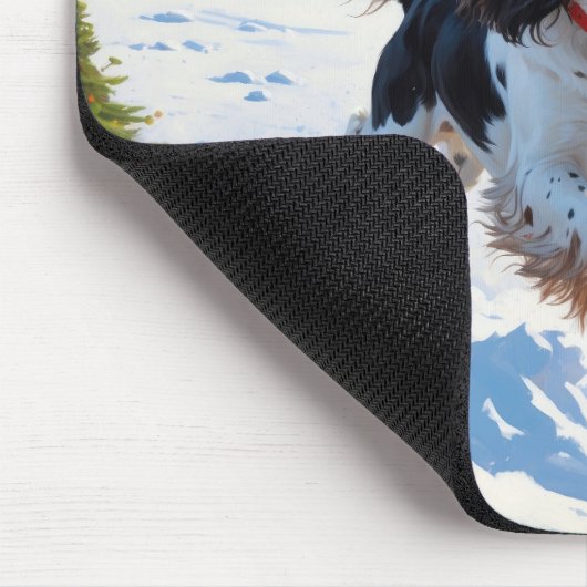 Springer Spaniel Running Snow mit Weihnachtshut Mousepad (Ecke)