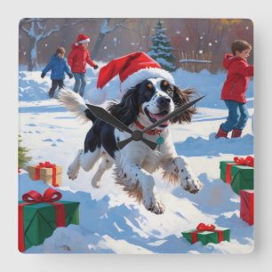 Springer Spaniel Running Snow mit Weihnachtshut Quadratische Wanduhr